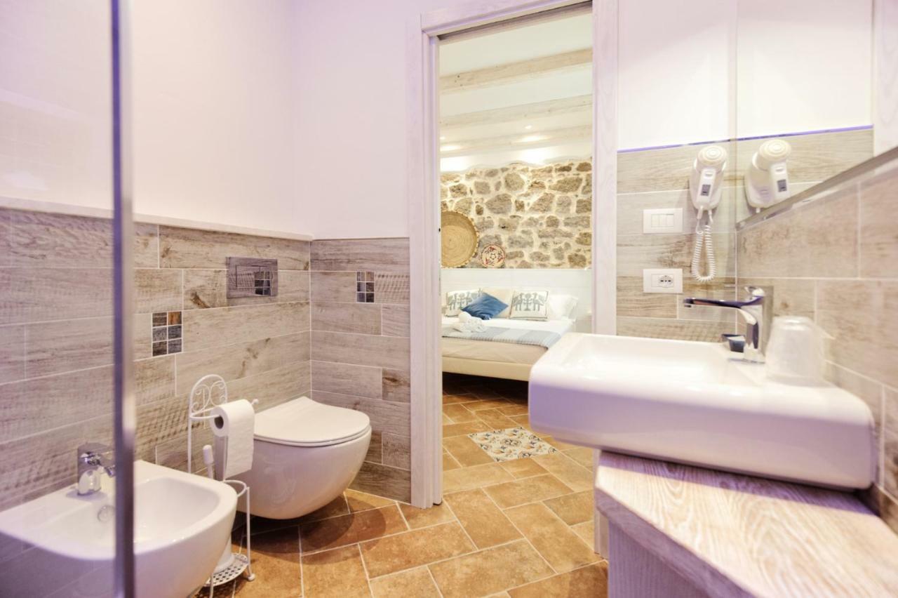B&B La Roccia Castelsardo Exteriör bild